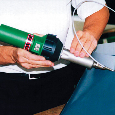 Сварщик ручной сварки полимерных материалов